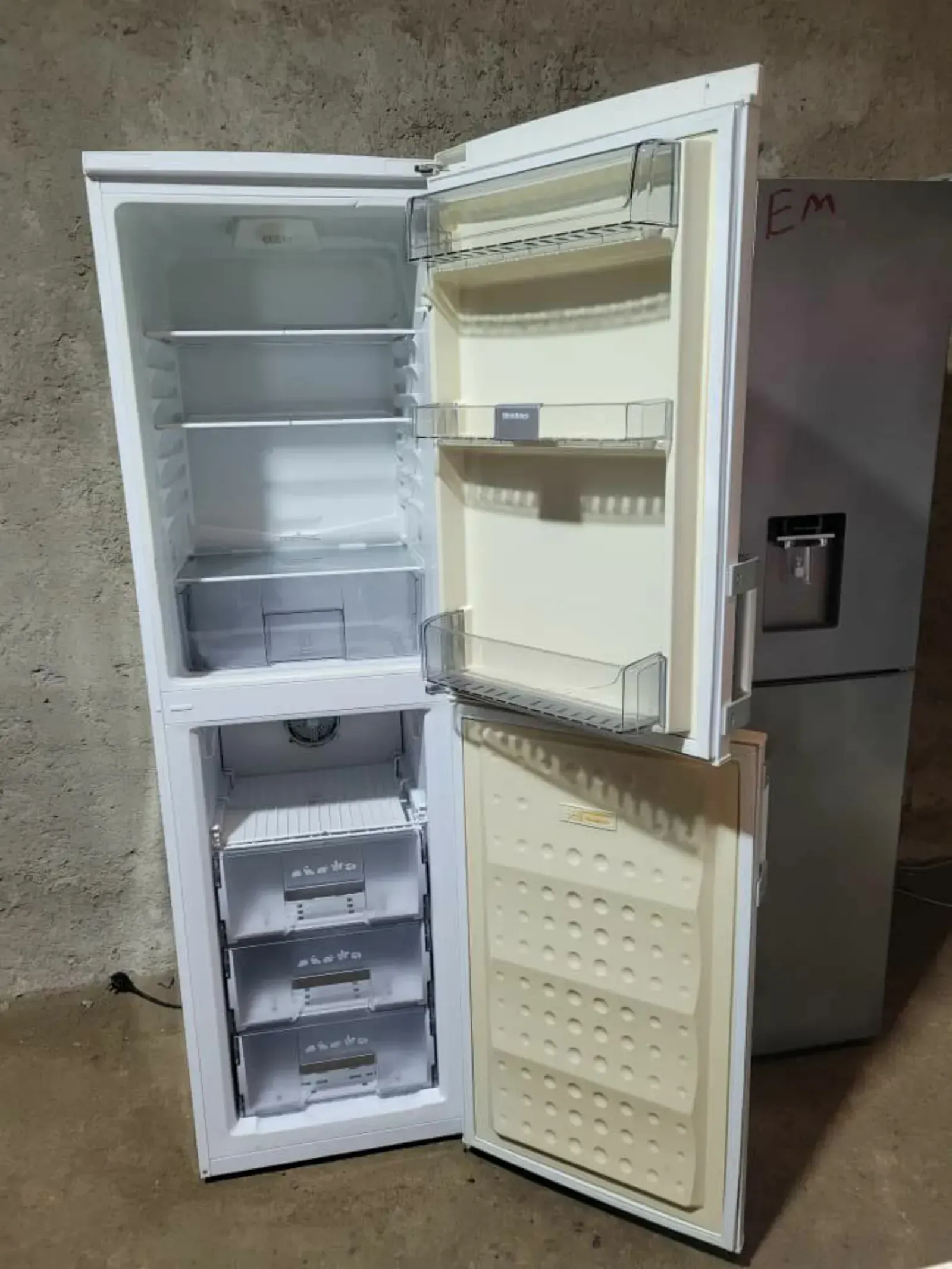 Gallery Photo 3 - Marketplace | Samsung Fridge New Available, Logpom, Douala, Cameroon | Electronics & Media  > Other Electronics & Media