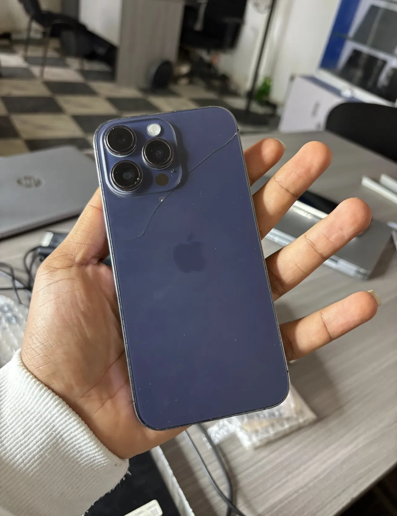 Gallery Photo 1 - Marketplace | Iphone 13 Pro Max, Simbock, Yaoundé, Cameroon | Electronics & Media  > Cell phones & Accessories