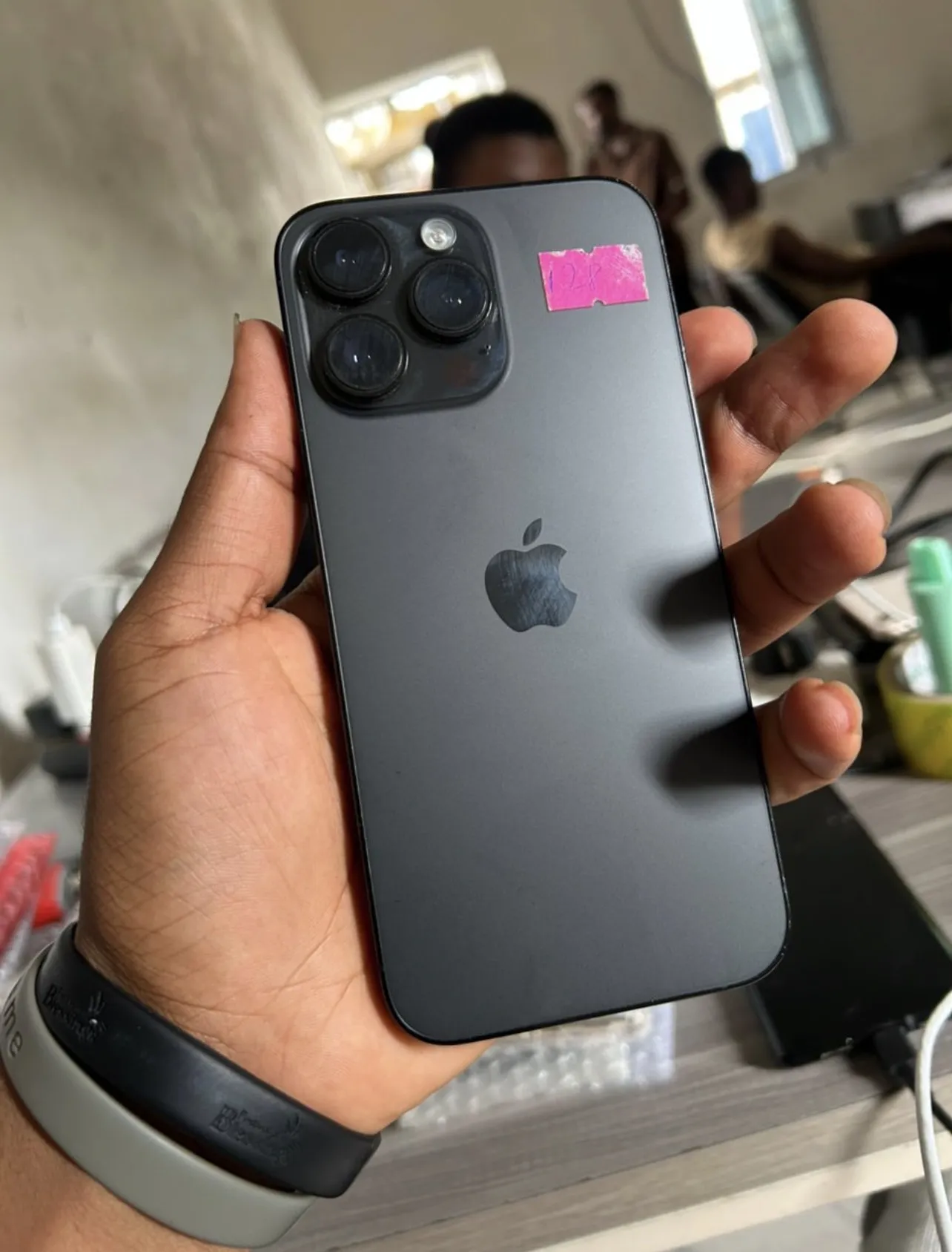 Gallery Photo 2 - Marketplace | Iphone 13 Pro Max, Simbock, Yaoundé, Cameroon | Electronics & Media  > Cell phones & Accessories