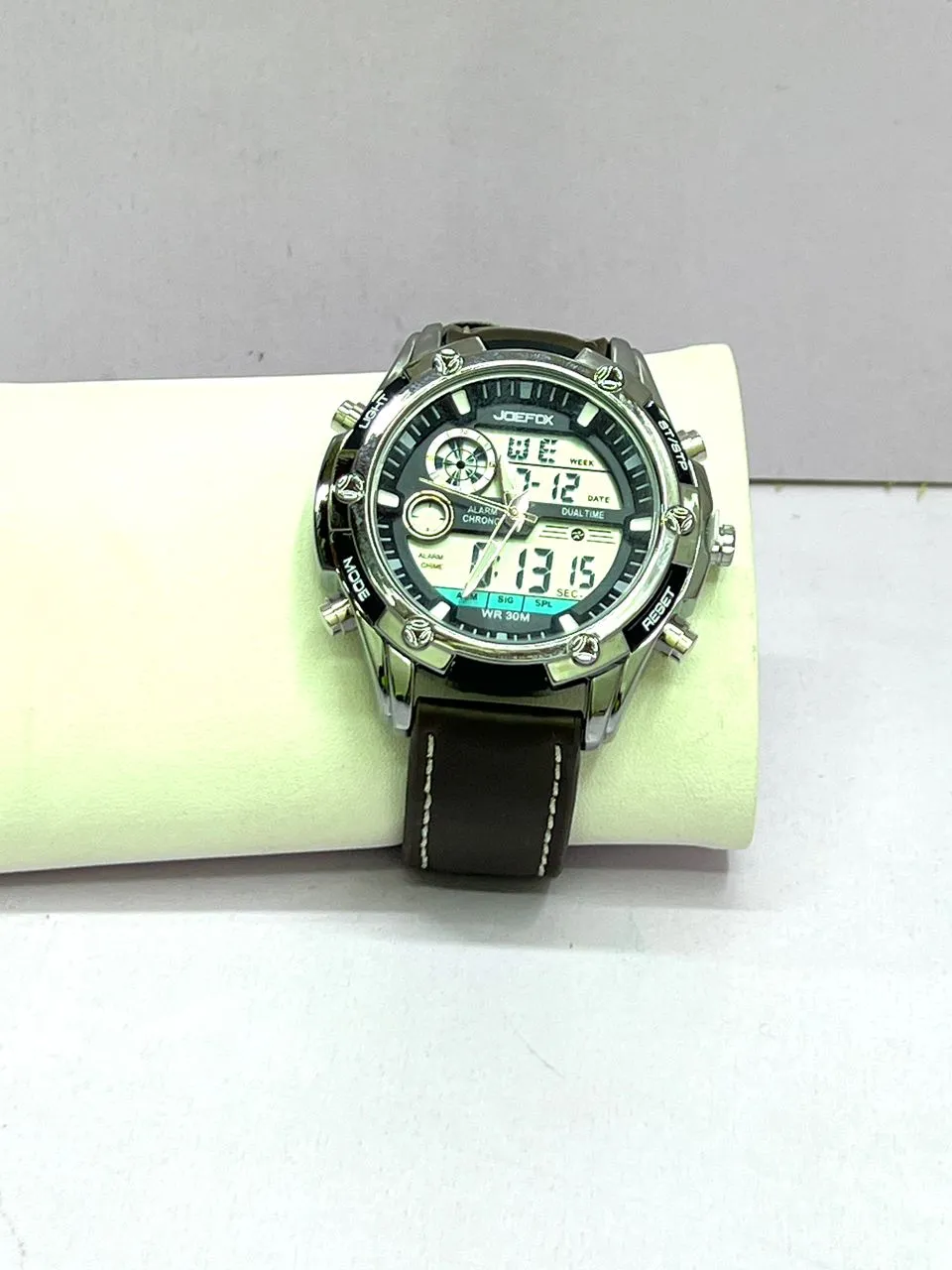 Main Photo - Marketplace | Montre, Akwa-douche, Douala, Cameroon | Electronics & Media  > Other Electronics & Media