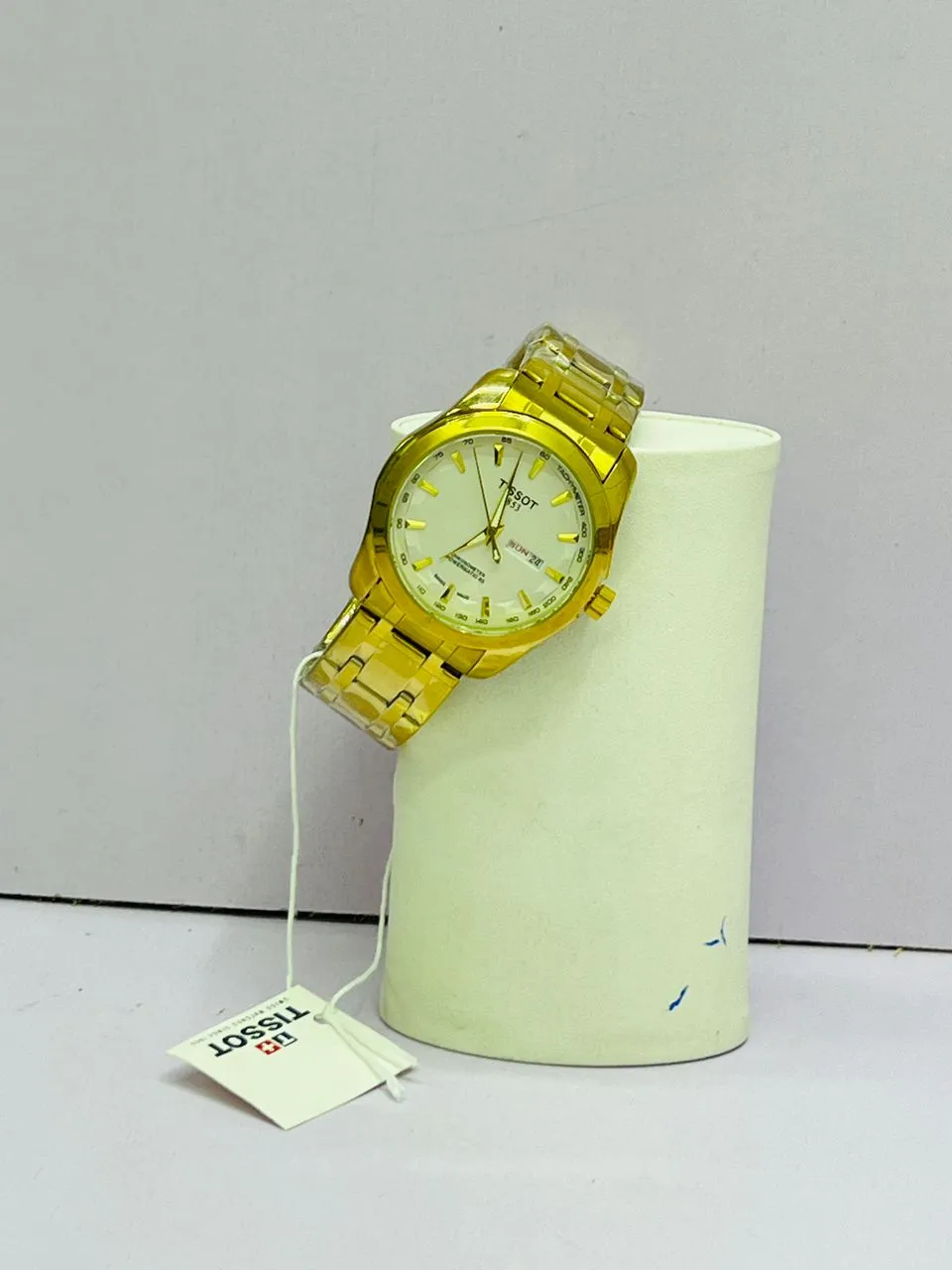 Gallery Photo 1 - Marketplace | Montre, Akwa-douche, Douala, Cameroon | Electronics & Media  > Other Electronics & Media