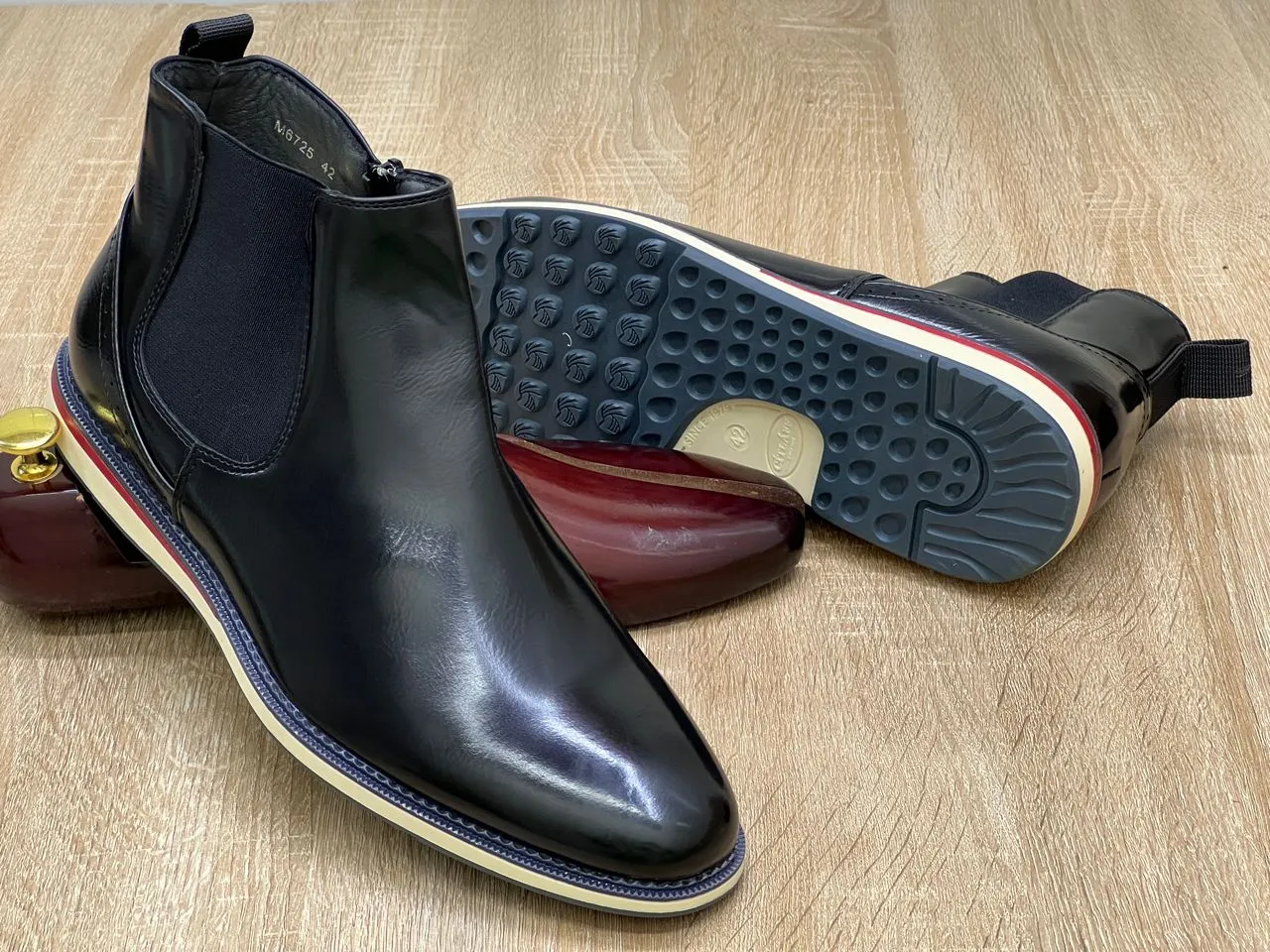 Gallery Photo 2 - Marketplace | Bottines En Cuir, Akwa-Douche, Douala, Cameroon | Clothing, Shoes, & Others  > Men's shoes