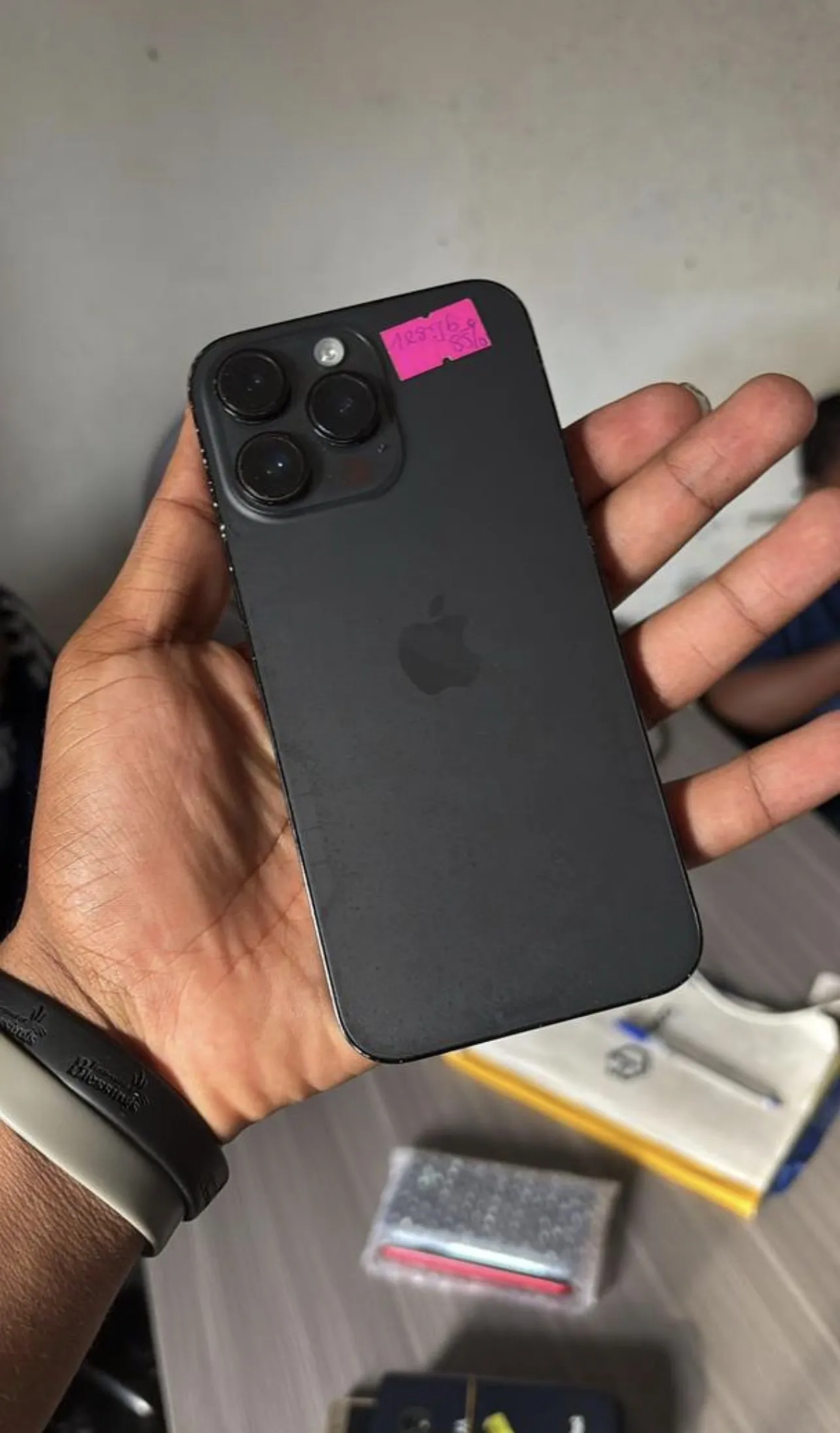 Gallery Photo 2 - Marketplace | Iphone 14 Pro Max, Obili, Yaoundé, Cameroon | Electronics & Media  > Cell phones & Accessories