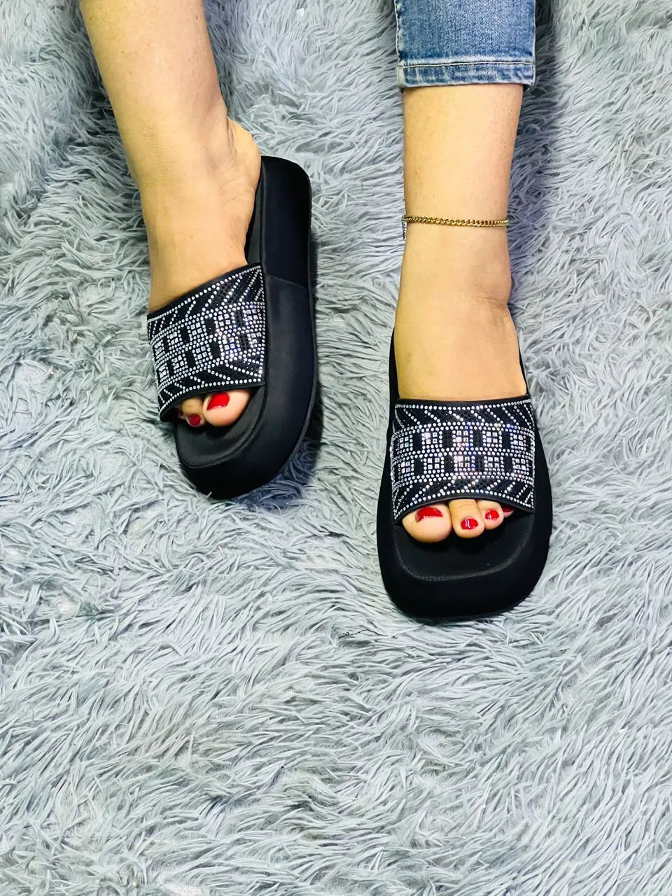 Gallery Photo 1 - Marketplace | Babouche Grillage, Akwa-Douche, Douala, Cameroon | Clothing, Shoes, & Others 