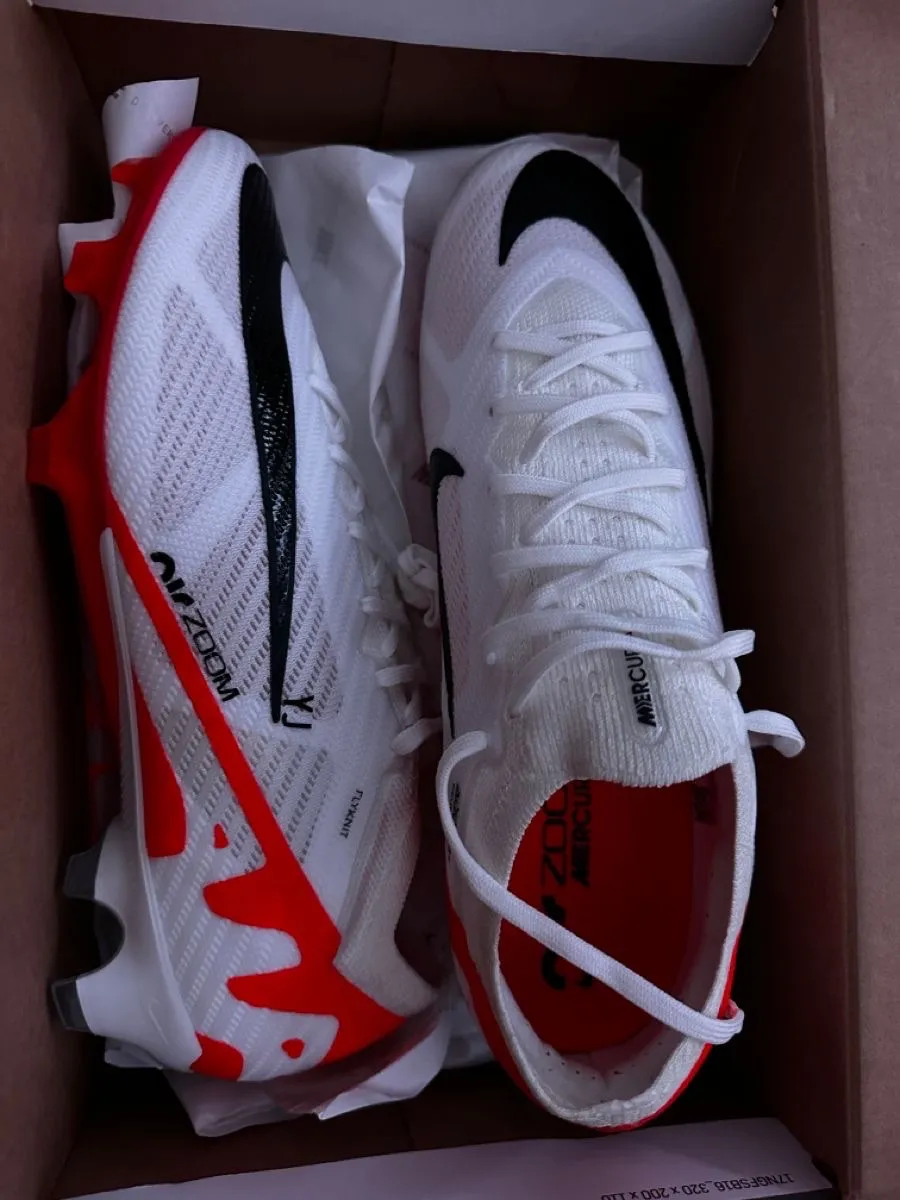 Gallery Photo 3 - Marketplace | Football Boots, Simbock, Yaoundé, Cameroon | Clothing, Shoes, & Others  > Men's shoes