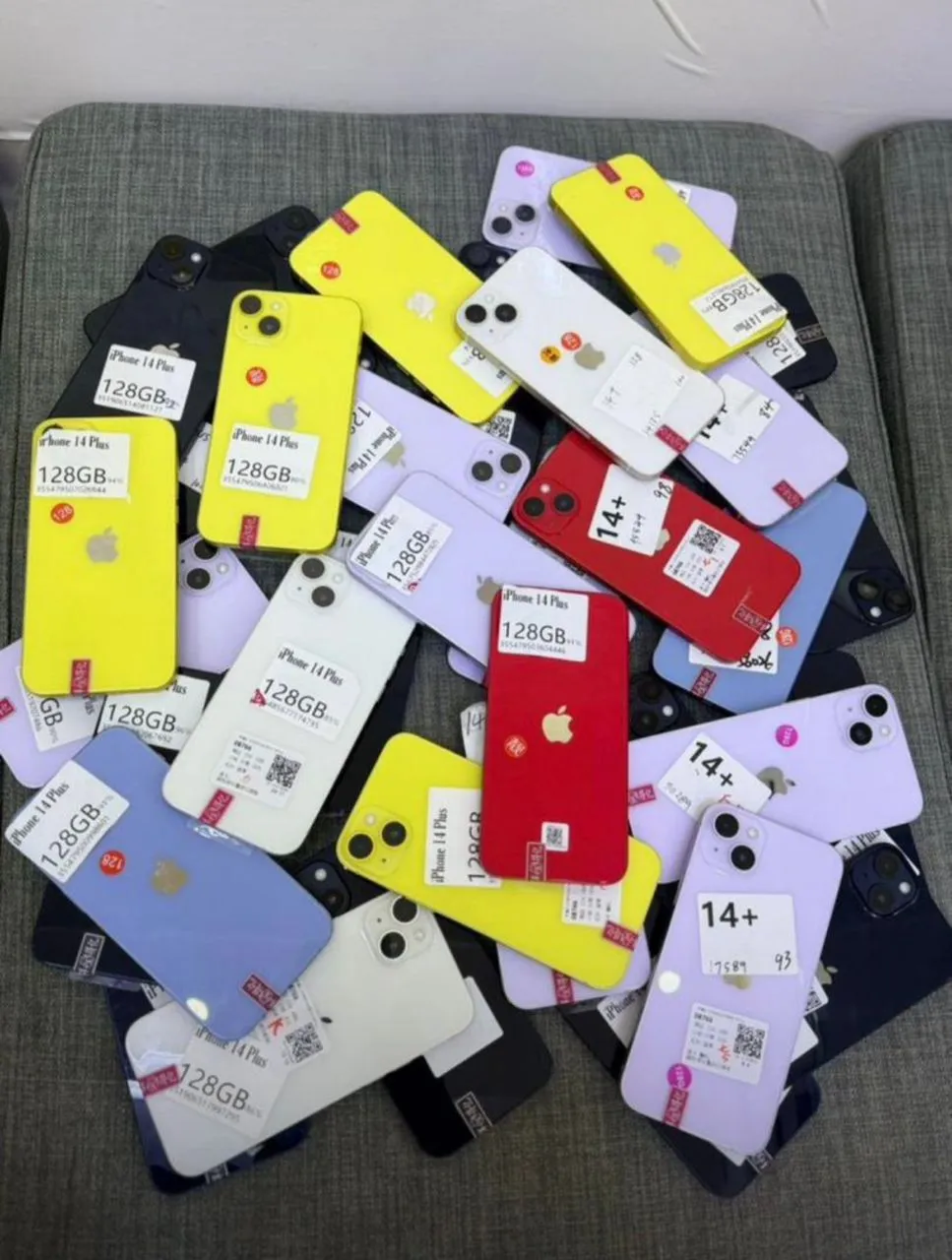 Main Photo - Marketplace | Iphone 13 128Giga, Akwa - Dubaï, Douala, Cameroon | Electronics & Media  > Cell phones & Accessories